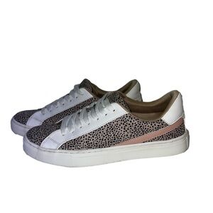 *Universal thread- dotted lace up tie shoes